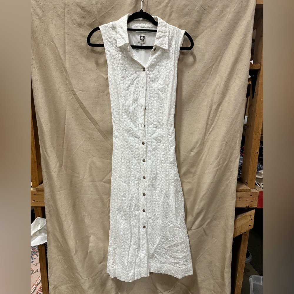Anne Klein White Sleeveless Dress with Embroidery